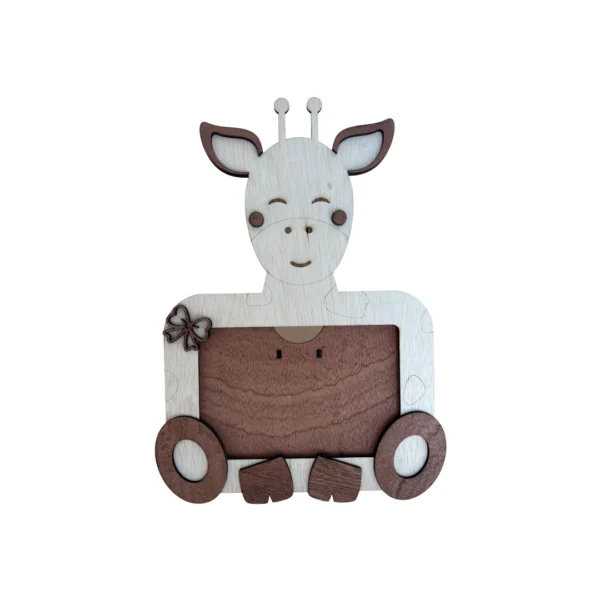 Cadre photo en bois en forme de girafe tenant une photo d’enfant