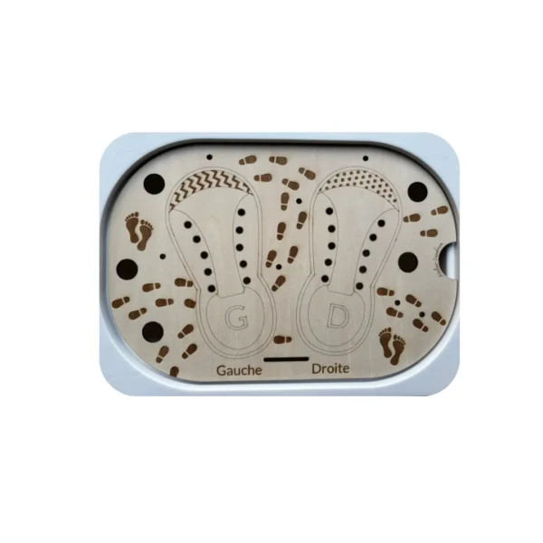 Insert éducatif en bois pour apprendre à faire ses lacets et développer la motricité fine