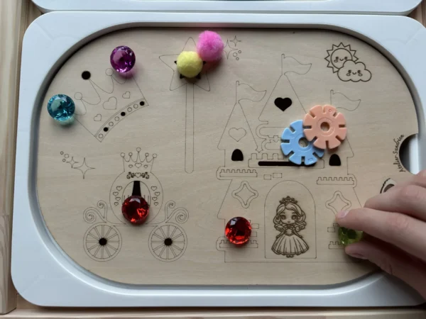 Insert sensoriel en bois - Château enchanté