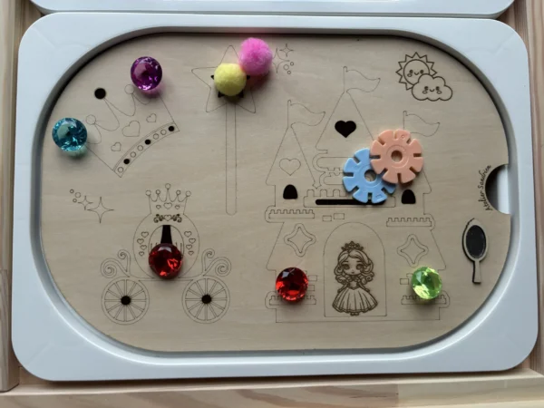 Insert sensoriel en bois - Château enchanté