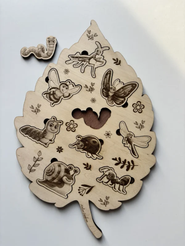 Détail Puzzle en bois - Les insectes une pièce détachée du puzzle - fond brun