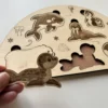 Zoom Puzzle en bois - Les animaux arctiques une pièce tenue en main