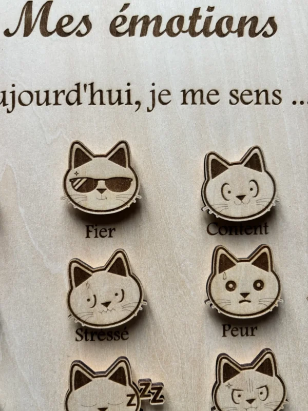 Zoom Tableau éducatif en bois - Mes émotions "chat"