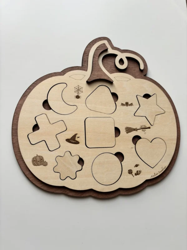Puzzle en bois en forme de citrouille Halloween - les formes