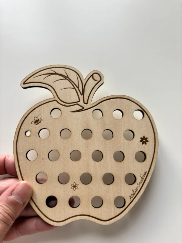 Pomme à lacer en bois