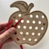 Pomme à lacer en bois