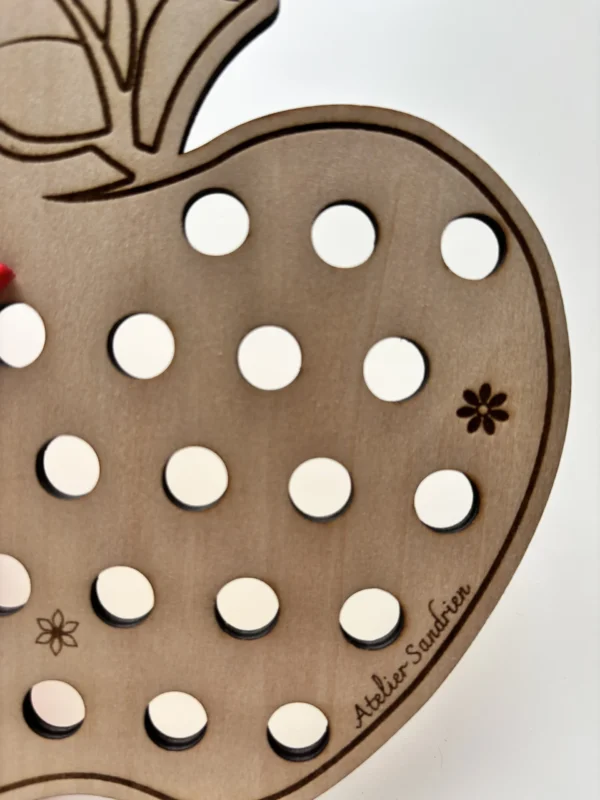 Pomme à lacer en bois