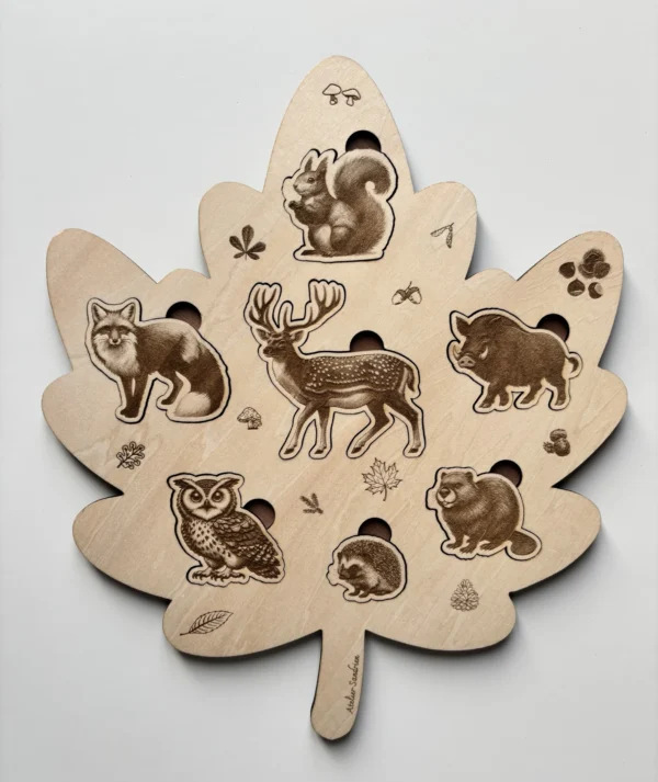 Puzzle en bois - les animaux de la forêt sur une feuille