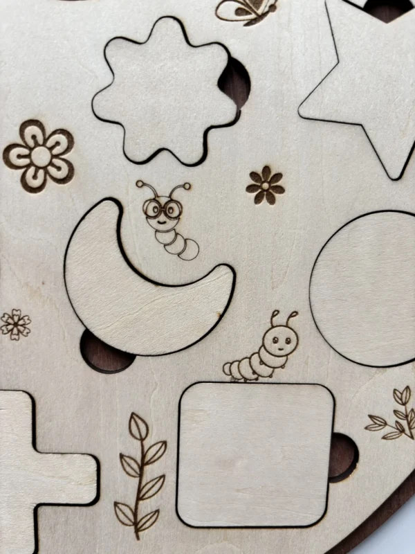 Puzzle en bois - Pomme - pièces en forme géométriques vue des détails