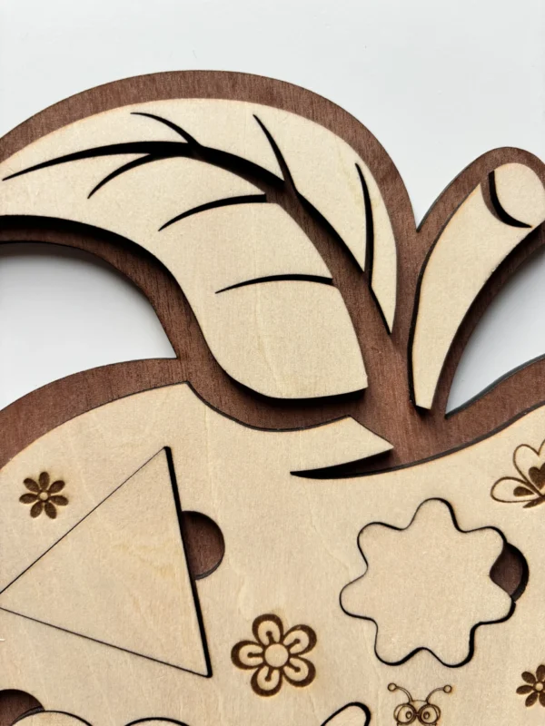 Zoom - Puzzle en bois - Pomme - pièces en forme géométriques