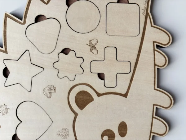 Puzzle en bois - Zoom sur le corps du Hérisson - vues des pièces coeur, étoile...