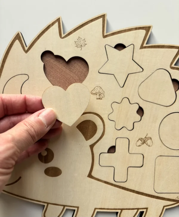 Puzzle en bois - Hérisson avec le coeur tenu en main