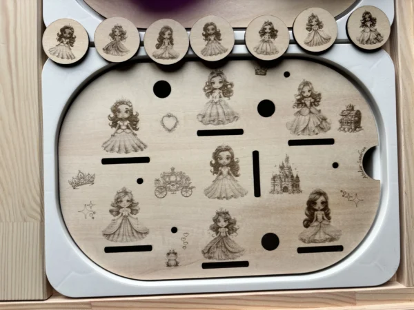 Insert sensoriel en bois - Les princesses