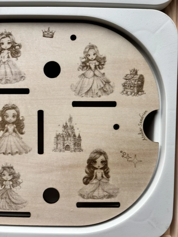 Insert sensoriel en bois - Les princesses