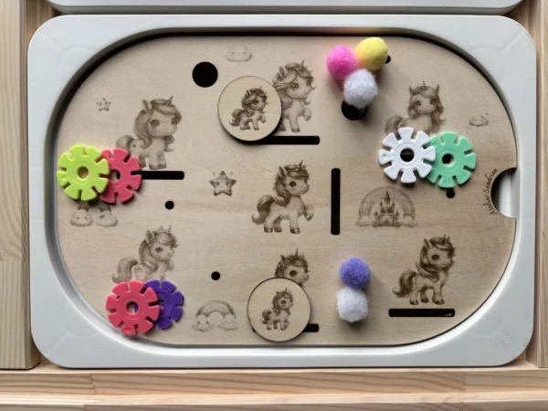 insert sensoriel en bois licornes et accessoires pour activité de tri et motricité fine