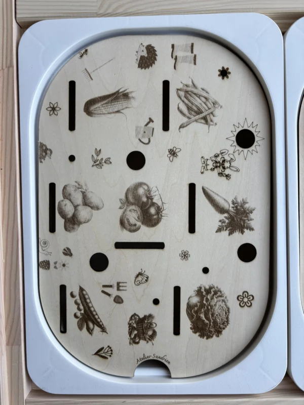 insert sensoriel en bois gravé représentant des légumes pour jeu éducatif