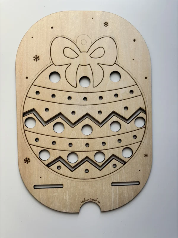 Insert sensoriel en bois boule de noël à décorer - motricité fine