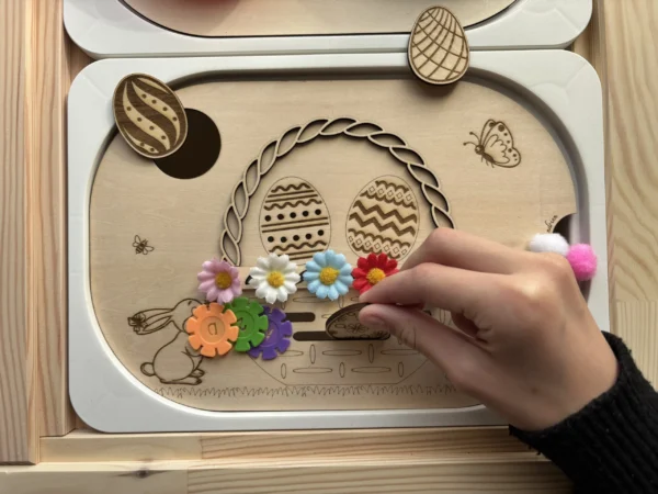 Insert sensoriel en bois - Chasse aux œufs de Pâques