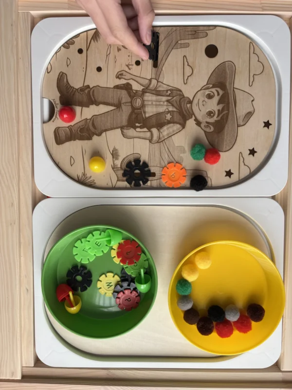 Insert sensoriel en bois - Le cow-boy