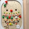 Insert sensoriel en bois boule de noël décorée - motricité fine