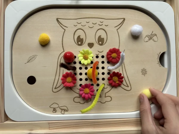 Jeu de motricité fine hibou en bois – manipulation par enfant