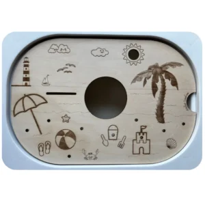 Insert sensoriel en bois thème plage avec palmier, parasol, soleil, coquillages et château de sable pour activité d’éveil enfant