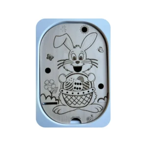 Insert sensoriel en bois représentant un lapin de Pâques avec panier d’œufs, jeu de tri et de motricité fine pour enfants