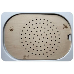 Insert sensoriel en bois avec trous en spirale pour exercices de motricité fine et coordination œil-main