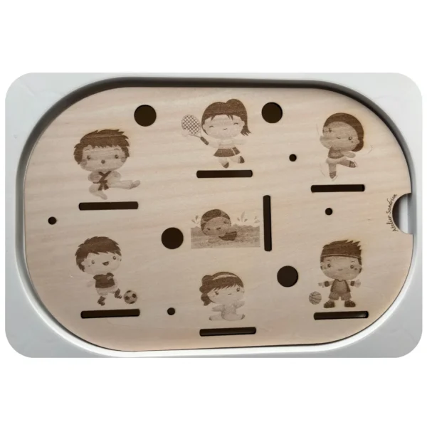 Insert sensoriel en bois illustrant des actions sportives du quotidien pour jeu d’observation