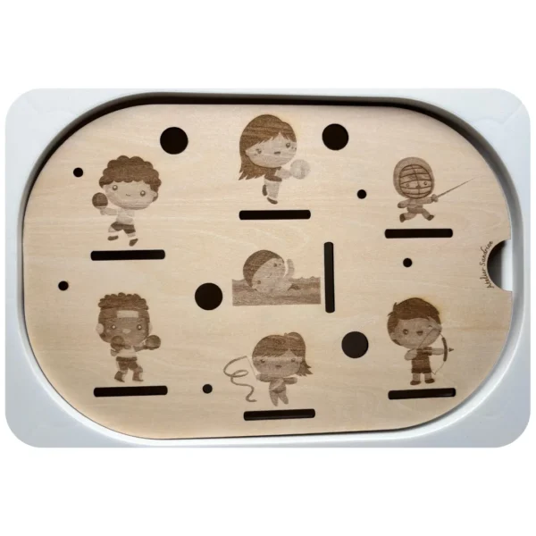 Insert sensoriel en bois représentant des enfants en mouvement pour activité de motricité et d’association