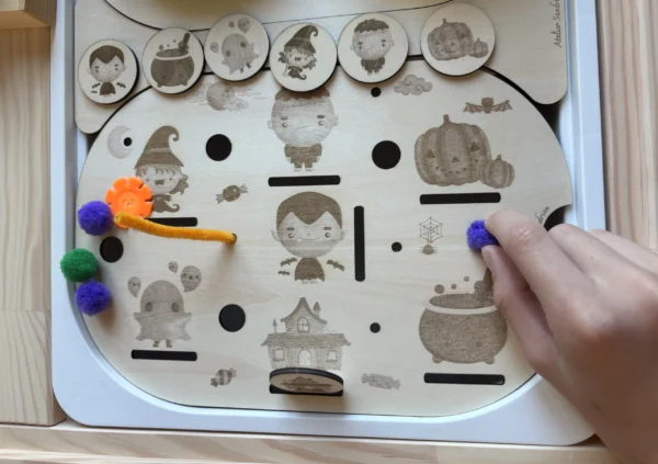 Insert sensoriel en bois - Personnages et objets d'Halloween