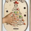 Insert sensoriel en bois - Sapin de Noël à trous