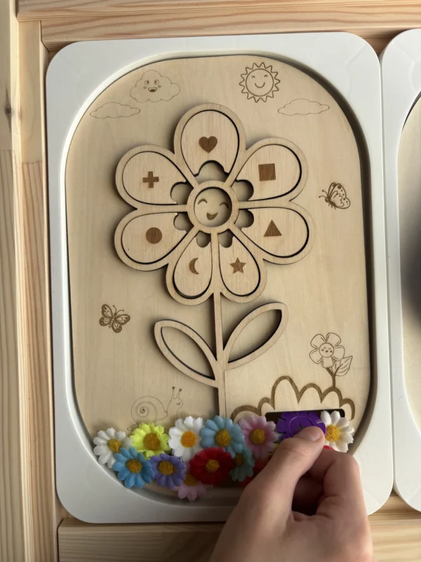 Insert sensoriel en bois - Fleur de tri et de formes