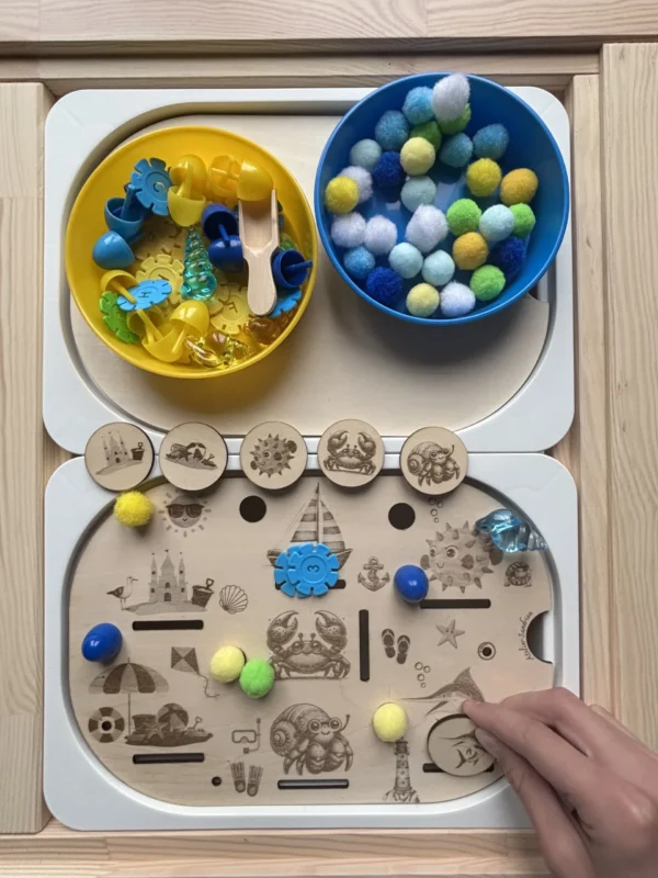 Insert sensoriel en bois - Univers plage-château de sable-crabes