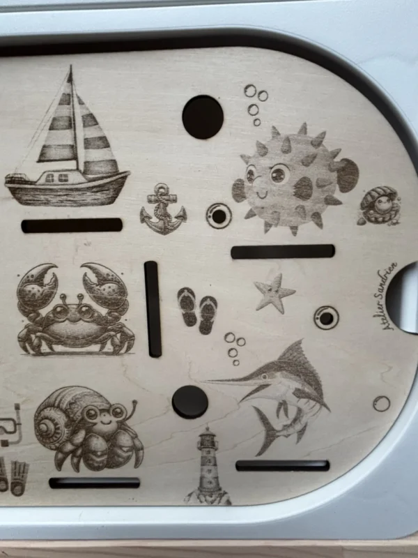 Insert sensoriel en bois - Univers plage-château de sable-crabes