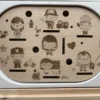 Insert sensoriel en bois métiers du quotidien avec personnages et emplacements pour jetons