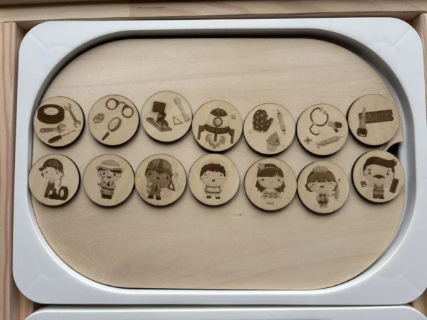 14 jetons en bois illustrés pour langage et association pour Insert sensoriel en bois métiers techniques