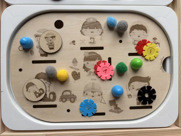 Insert sensoriel métiers techniques avec pompons et engrenages pour motricité fine