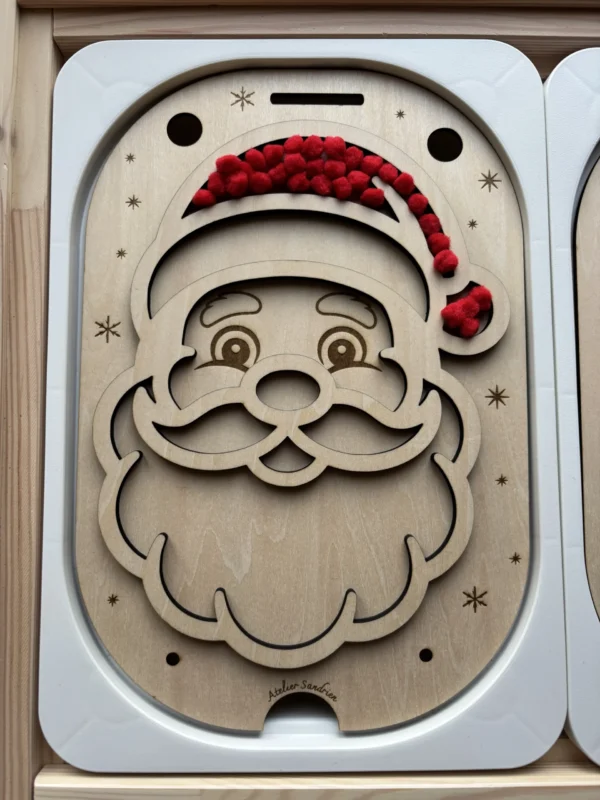 Insert sensoriel en bois père noël à remplir avec pompons rouges