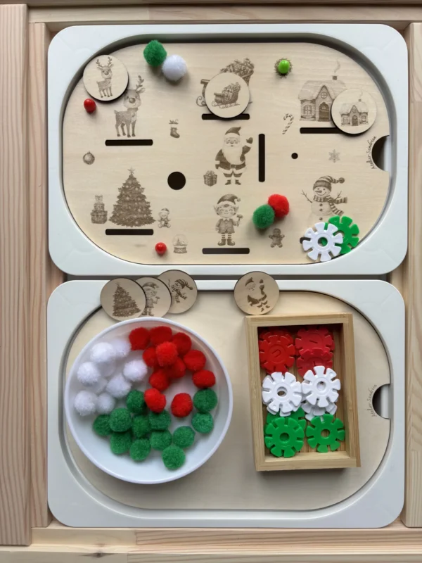 Insert sensoriel en bois décor de noël association visuelle - avec trous et fentes bols accessoires (rouge, vert, blanc) et jetons bois associés