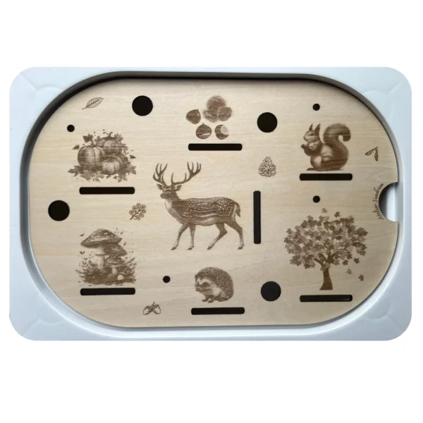 Insert sensoriel en bois thème automne avec cerf, écureuil, hérisson, champignons et feuilles pour activité sensorielle et découverte de la nature chez l’enfant