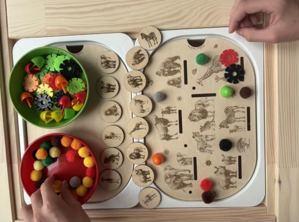 Insert sensoriel en bois - Savane africaine