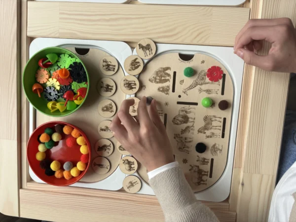 Insert sensoriel en bois - Savane africaine