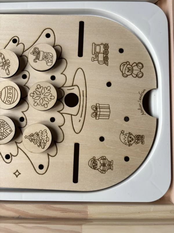 Insert sensoriel en bois - Sapin de Noël à scratch