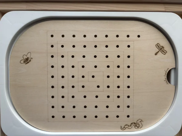 Insert sensoriel en bois forme carrée