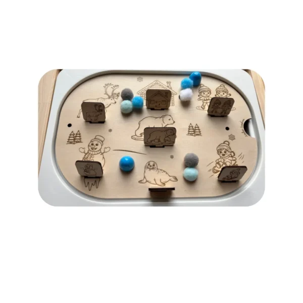 Insert sensoriel en bois thème hiver avec animaux de la forêt, bonhomme de neige, bâtonnets et jetons pour activité de motricité fine enfant 2 à 6 ans