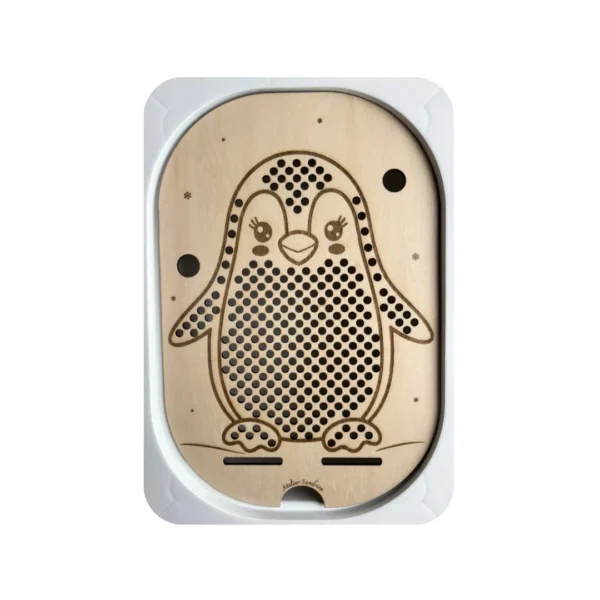 insert sensoriel en bois hiver pingouin avec petits trous à remplir sans accessoires