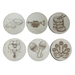 Jetons en bois thème carnaval avec accessoires de fête illustrés (instruments musique, ballons...)