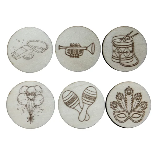 Jetons en bois thème carnaval avec accessoires de fête illustrés (instruments musique, ballons...)