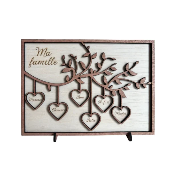 Arbre généalogique en bois rectangulaire personnalisé avec cœurs suspendus, sur fond clair